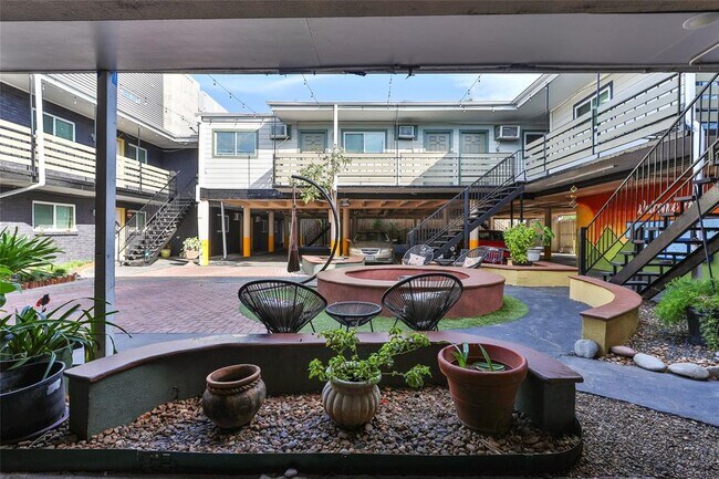 Photo - 1840 Richmond Ave. Unidad 30