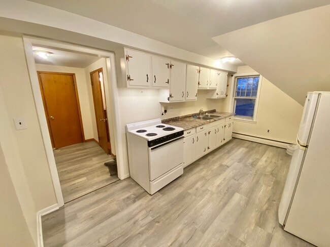 Building Photo - 203 Maple St Unit 01 Rental