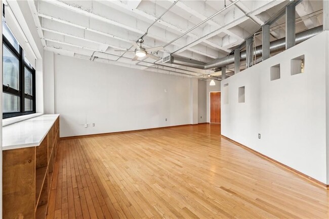 Photo - 878 Peachtree St NE