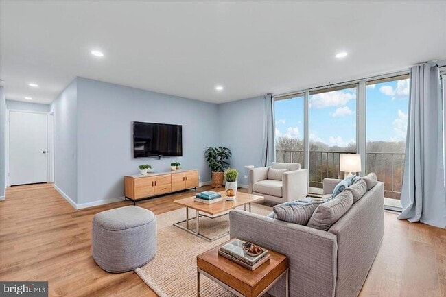 Photo - 4520 King St Unit 601
