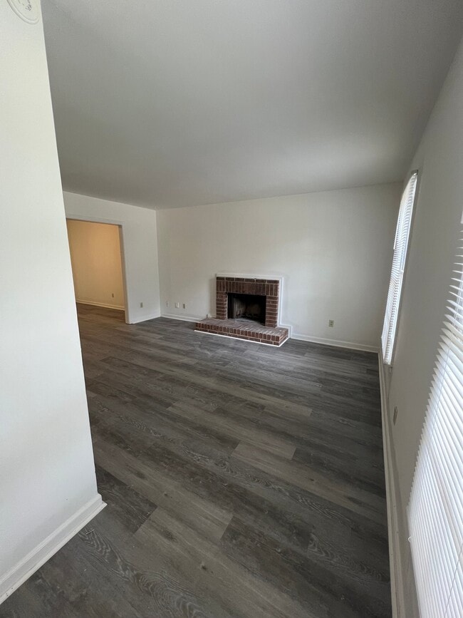 Photo - 424 Tarragon Wy SW Unit B