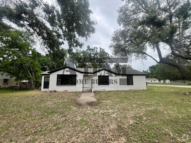 Building Photo - Fully Remodeled 3 Bedroom 2 Bathroom Rental