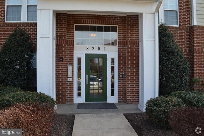 Building Photo - 8202 Blue Heron Dr Unit 2C Rental