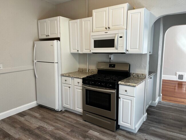 Photo - 44 Chestnut St Apartments Unit 1