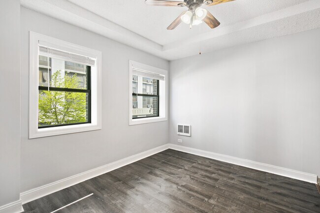 Photo - 4520 N Clarendon Ave Unidad 206