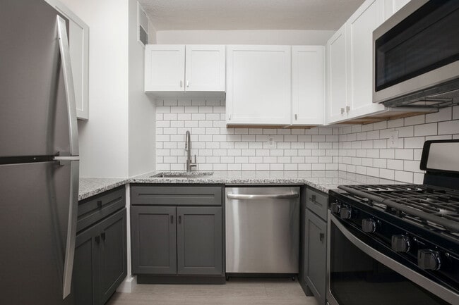 Photo - J VUE at the LMA