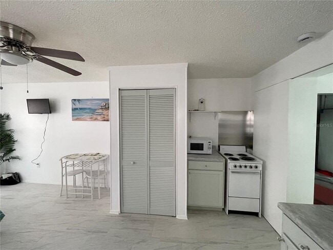 Photo - 1635 Omaha St