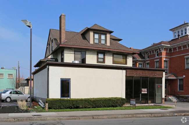 Photo - 215 Alexander St