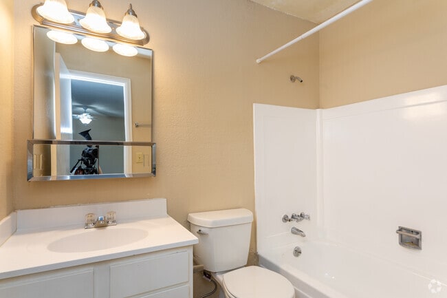 1 BR, 1 BA - 448 Square Feet