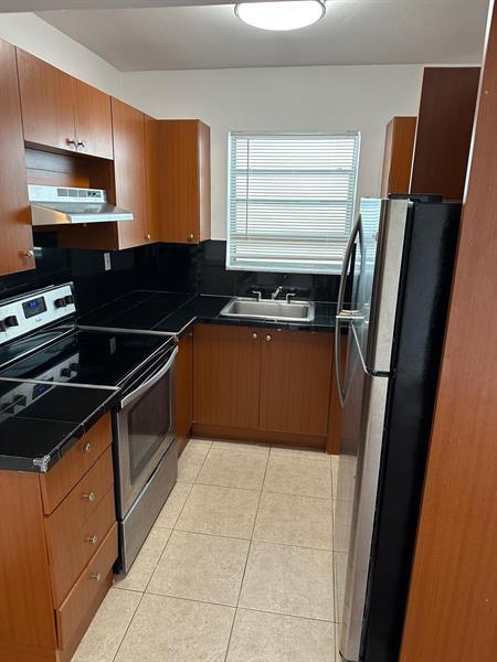 Photo - 400 SE 3rd Ave Unidad 207