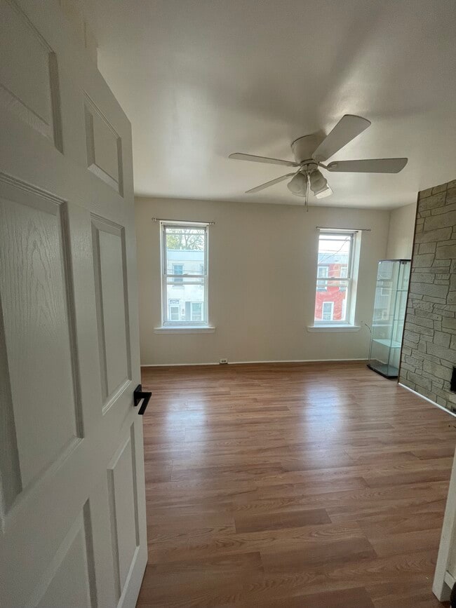 Photo - 3033 Chatham St