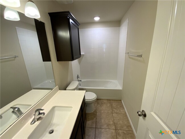 5586 Perdita Dr