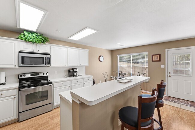 Photo - 195 S Walden Elms Cir Rental