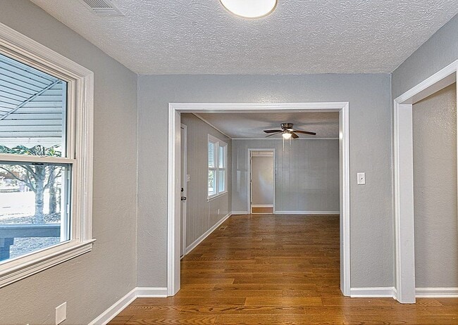 Photo - 3310 Albert St