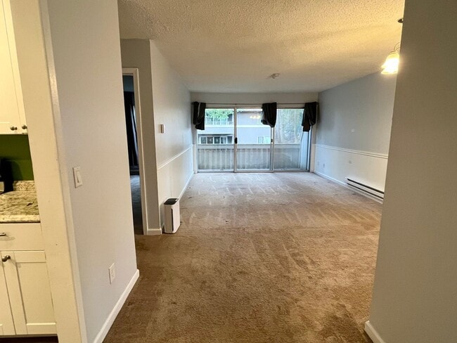 Photo - 1 bed//1bath Secluded Corner-Unit Condo with Private Deck in Lynnwood Unit L203