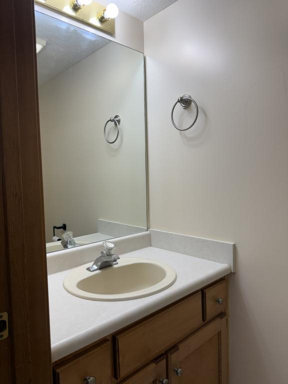 Photo - 225 Schlaefer Way