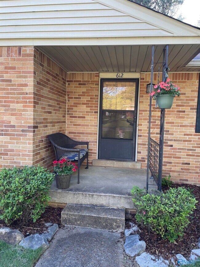 Photo - 612 Drummond Rd SW