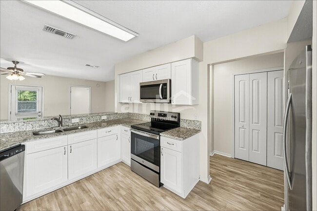 Photo - 1694 Ashwood Cir