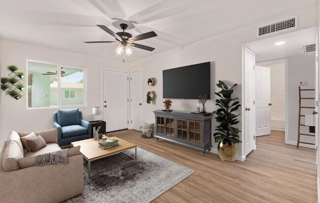 Photo - Stylish. Newly Renovated. Cozy, Boutique C... Unit 1434