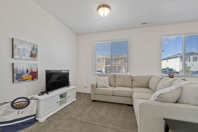 Photo - Upscale 2 Bedroom Tremonton Apartment Home