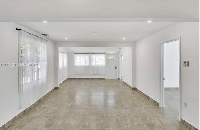 Photo - 211 SE 9th St