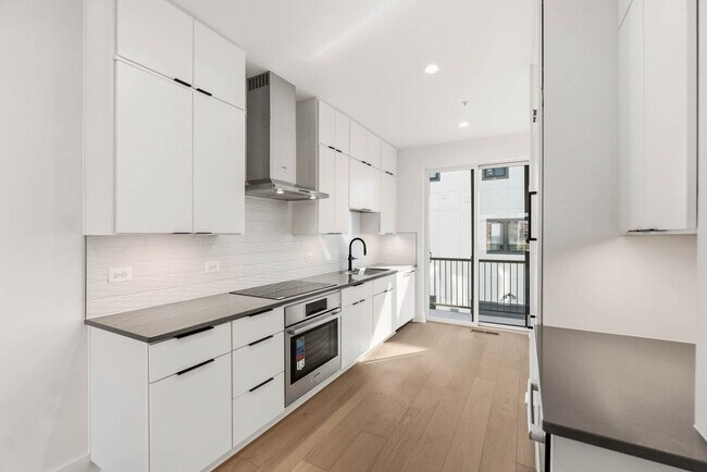 Photo - Reservoir District Townhome | 3 Bed + Den | 3.5 Bath | 1,800 Sf | Large Private Rooftop Deck & Ba...