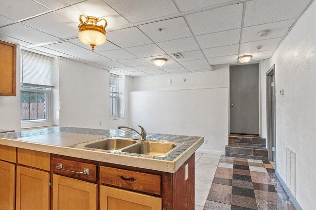 Building Photo - 40 Aetna St