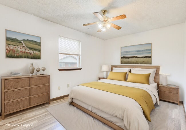Photo - 406 W Southampton Dr