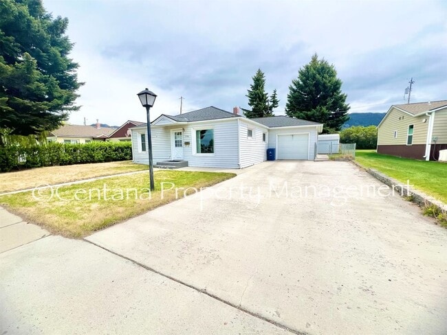 RARE FIND- Available 4 bedroom 1 1/2 bathr... - RARE FIND- Available 4 bedroom 1 1/2 bathr... House