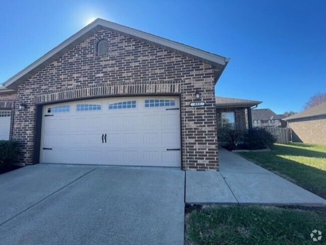 Building Photo - This Gorgeous All Brick and Stone Patio Ho... Rental