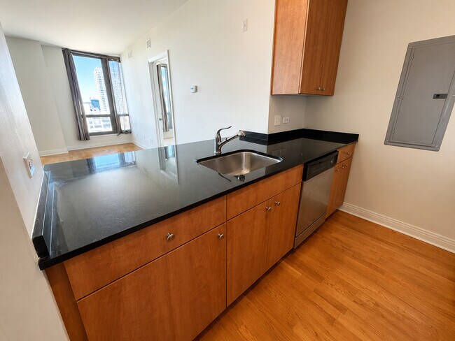 Photo - 565 W Quincy St Unit 1608