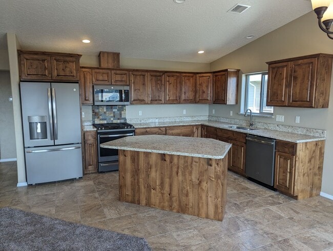 Photo - Wonderful 3 bedroom 2 bath Orchards condo