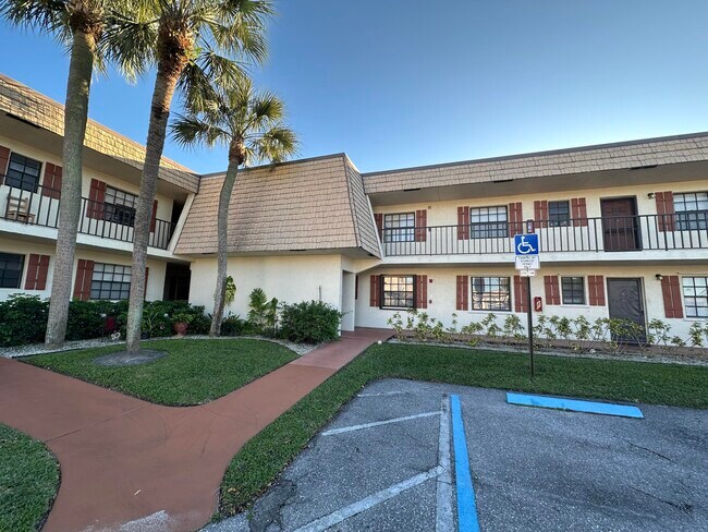Building Photo - 4706 Oak Terrace Dr Rental