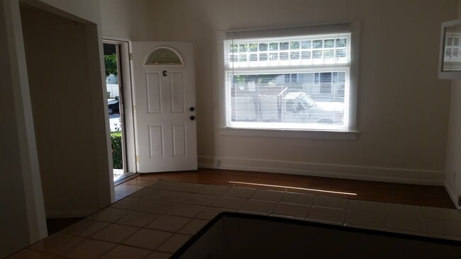 Building Photo - 837 N La Fayette Park Pl Unit c Rental