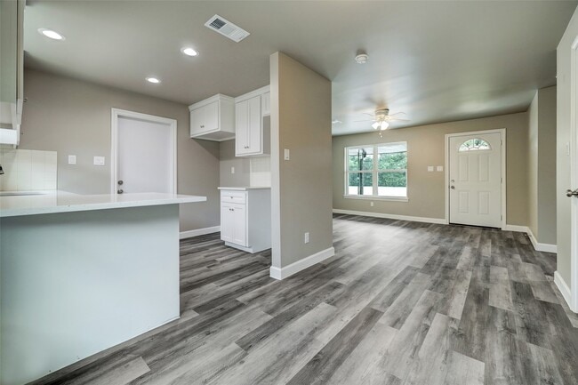 Photo - 8817 Emmott Rd