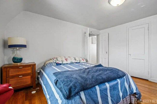 40 Avenel St