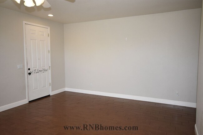 Photo - 133 Marinette Ct