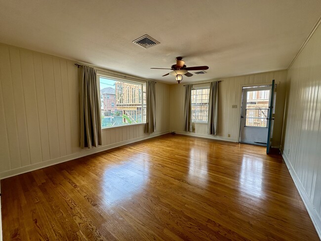 Photo - 914 1/2 W 21st St