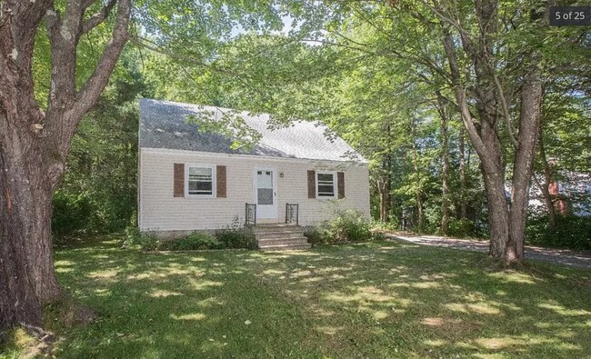 Building Photo - New Listing! Single Family Home in Yarmouth