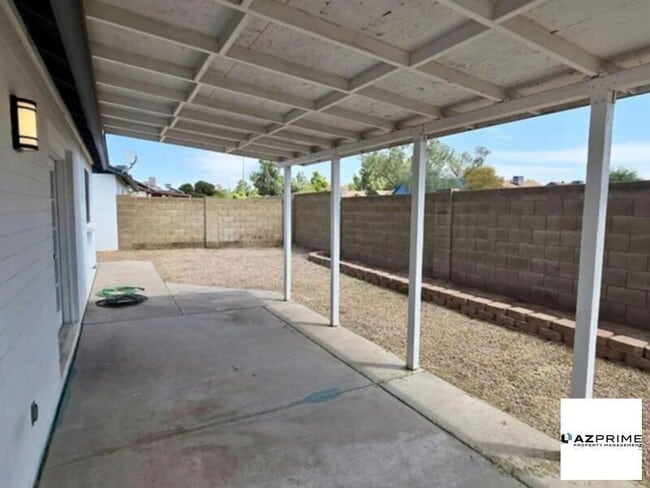 Building Photo - This home is adorable!