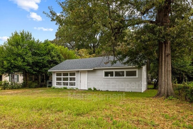 Photo - 341 Chisholm St
