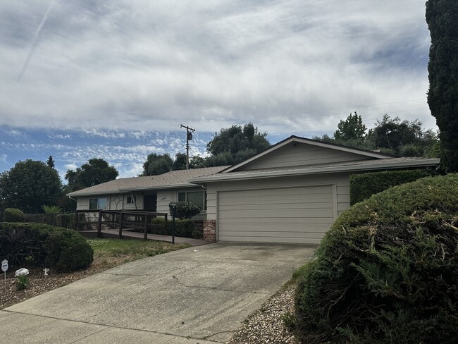 Building Photo - 7990 Glenbar Way