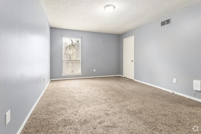 2BR, 1.5BA - 1,125SF - First Bedroom - Rivergrove