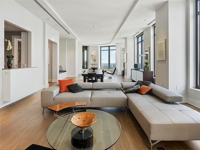 Photo - 3376 Peachtree Rd NE Unit 44B