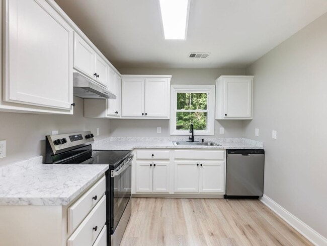 Photo - 2862 Argyle Dr NW
