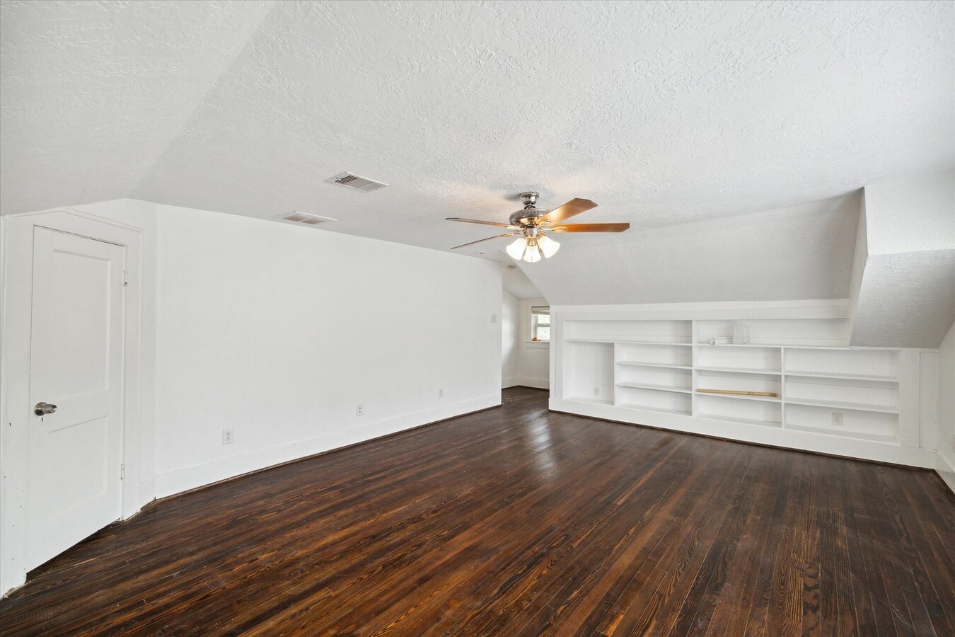 Photo - 2611 Isabella St