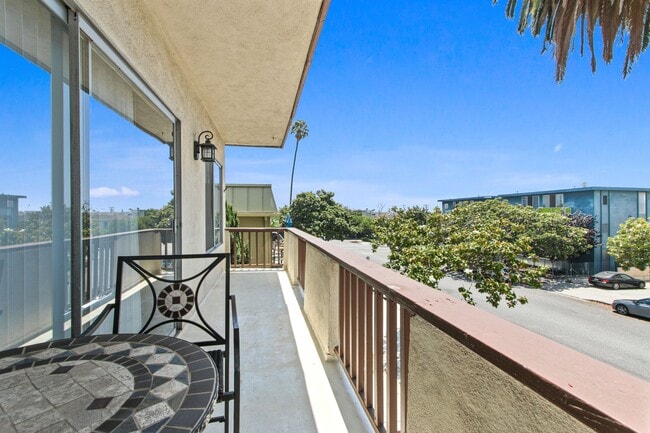 Photo - 1241 9th St in Santa Monica. Steps to Wilshire Blvd!