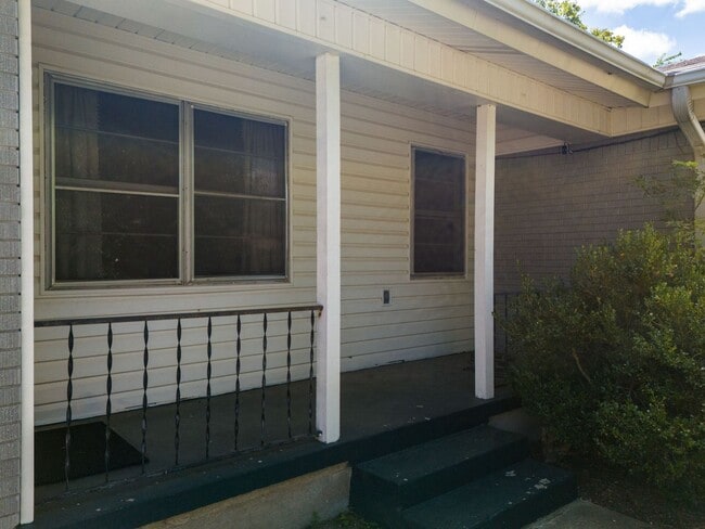 Photo - $500 off first months rent