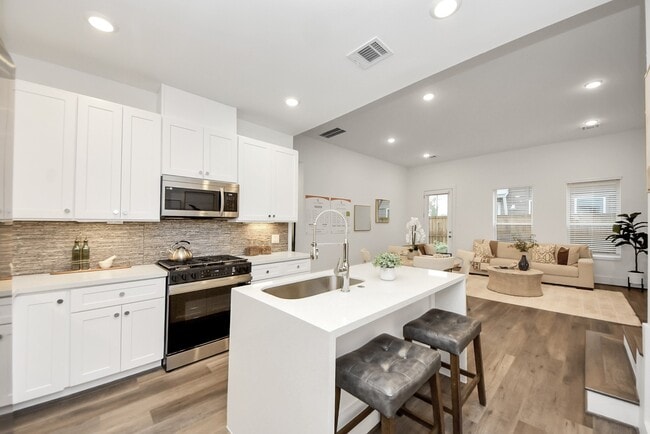 Photo - 7502 B Carver Rd