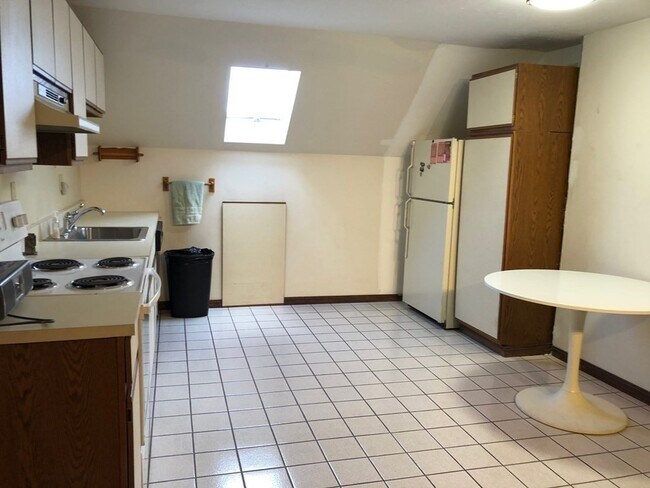 Photo - 582 Washington St